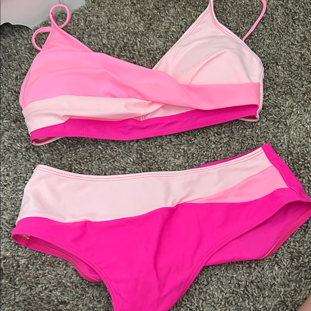 SHEIN Pink Colorblock Bikini